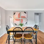 Comfortable Family Residence Near Downtown Detroit