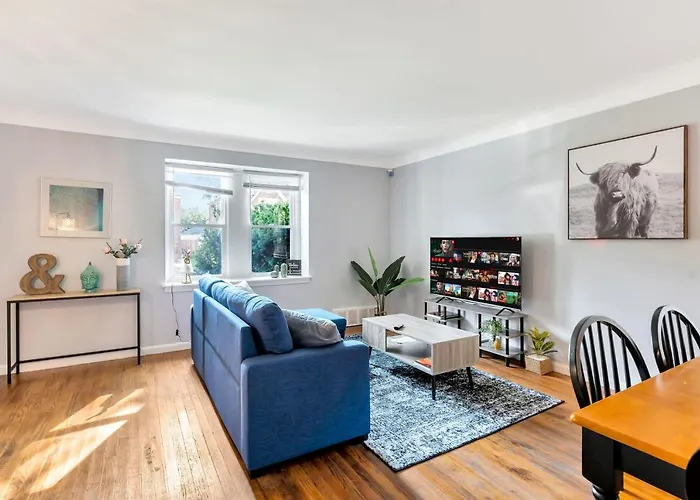 Comfortable Family Residence Near Downtown Detroit